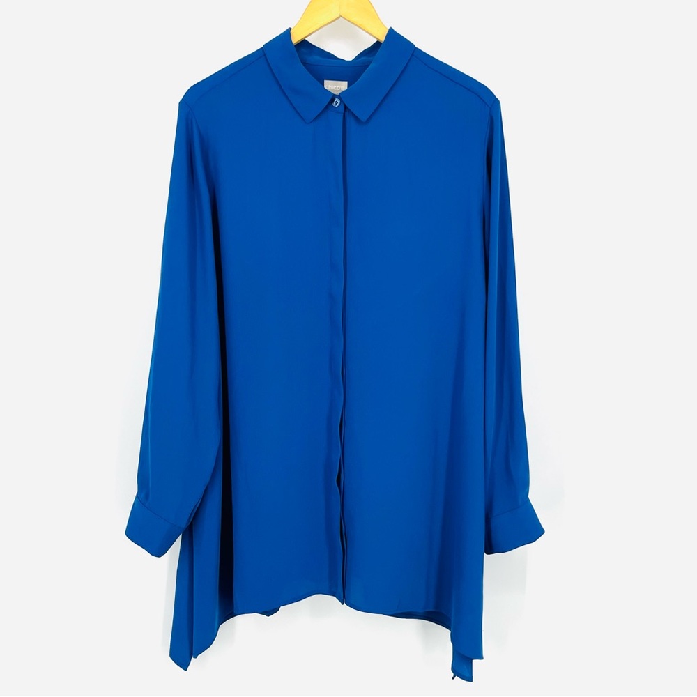 Chicos 3 Blue Hidden Button Up Shirt